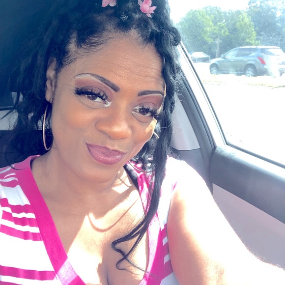 Meet your Posher, Tonya - Picture 1 of 1